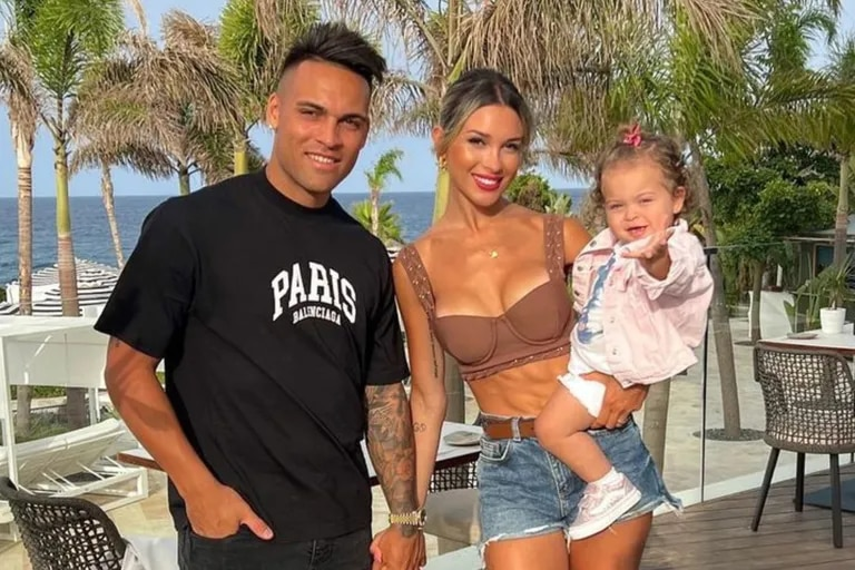 LANACION's tweet photo. El mal momento de la familia de Lautaro Martínez en Doha: “Me parece peligroso lo que pasó” https://t.co/FvXB1BVVl8 https://t.co/EJ7f9FjZ2P