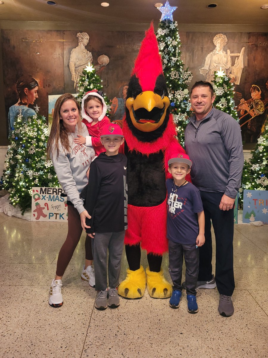 _BLewis_'s tweet image. Fun filled family event on campus for movie night. Love that Gadsden State offers these wonderful opportunities for the community and the students.@gadsdenstate @GSCCATHLETICS #smilingsmyfavorite #hesanangryelf