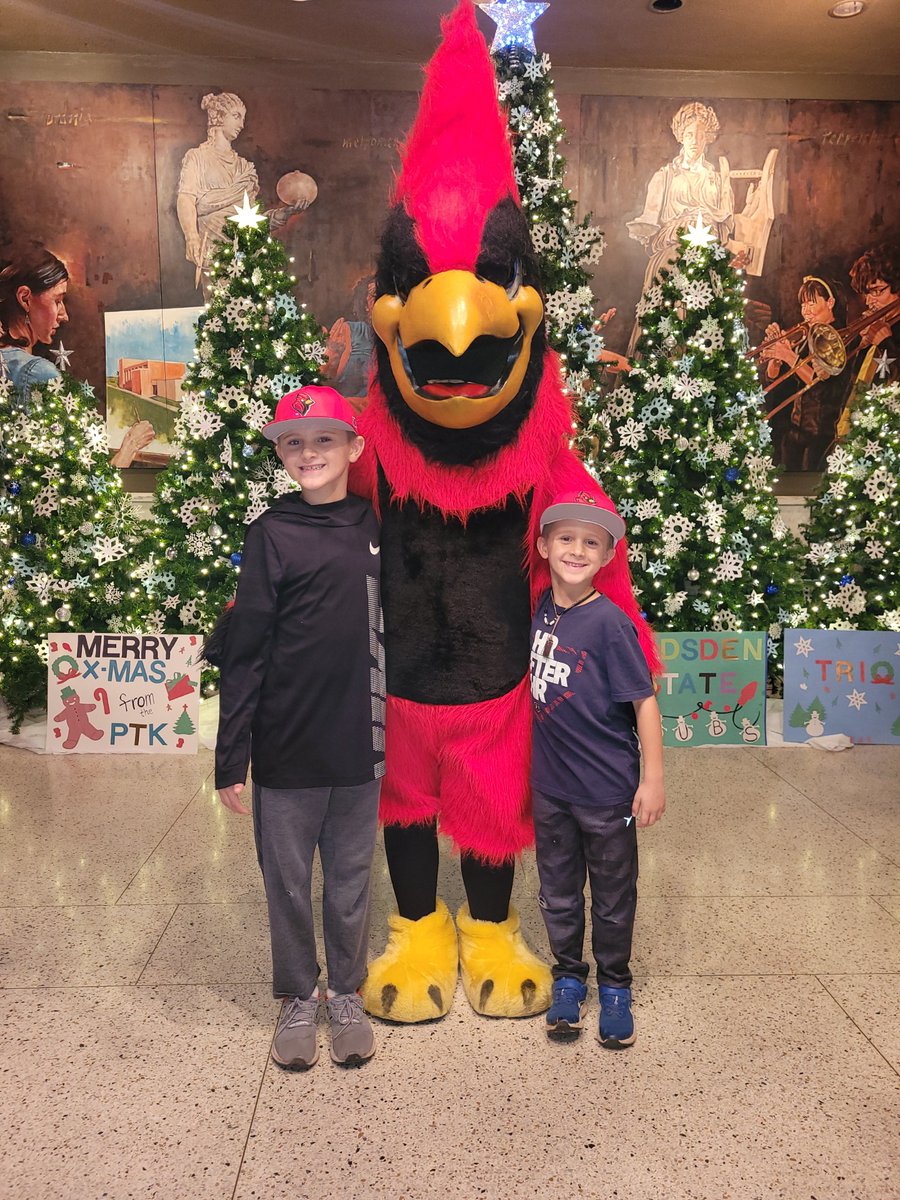 _BLewis_'s tweet image. Fun filled family event on campus for movie night. Love that Gadsden State offers these wonderful opportunities for the community and the students.@gadsdenstate @GSCCATHLETICS #smilingsmyfavorite #hesanangryelf