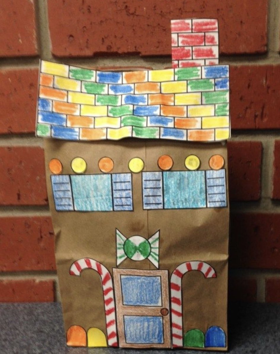 JohnsonMadame's tweet photo. Les maisons en pain d'épice #holidays #maternelle https://t.co/ZDwV77Cx0f