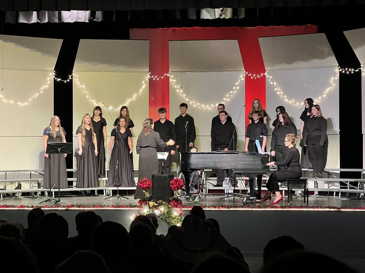 What a beautiful night of music by our East Carteret and Down East Middle School singers.  @CCPSArts <a href="/jay_westbrook/">Jay Westbrook</a> <a href="/DownEastMiddle1/">Down East Middle School</a>