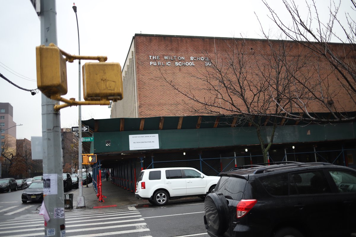 Reading scores dropped sharply for Bronx students in Grades 3-5 this year — 40% of third graders scored proficient in reading in 2019 compared to 30% in 2022. Here’s why families are struggling to catch up. tinyurl.com/2p9589tr