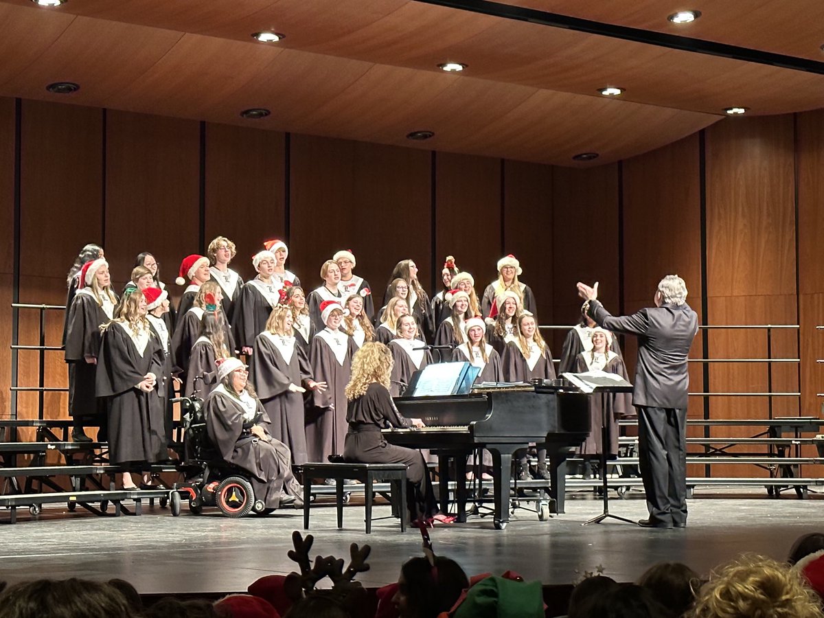 LHS Choir delivers joyous holiday concert for senior citizens from Libertyville and Vernon Hills.  The night concluded with audience members joking the choir on stage to sing Hallelujah!