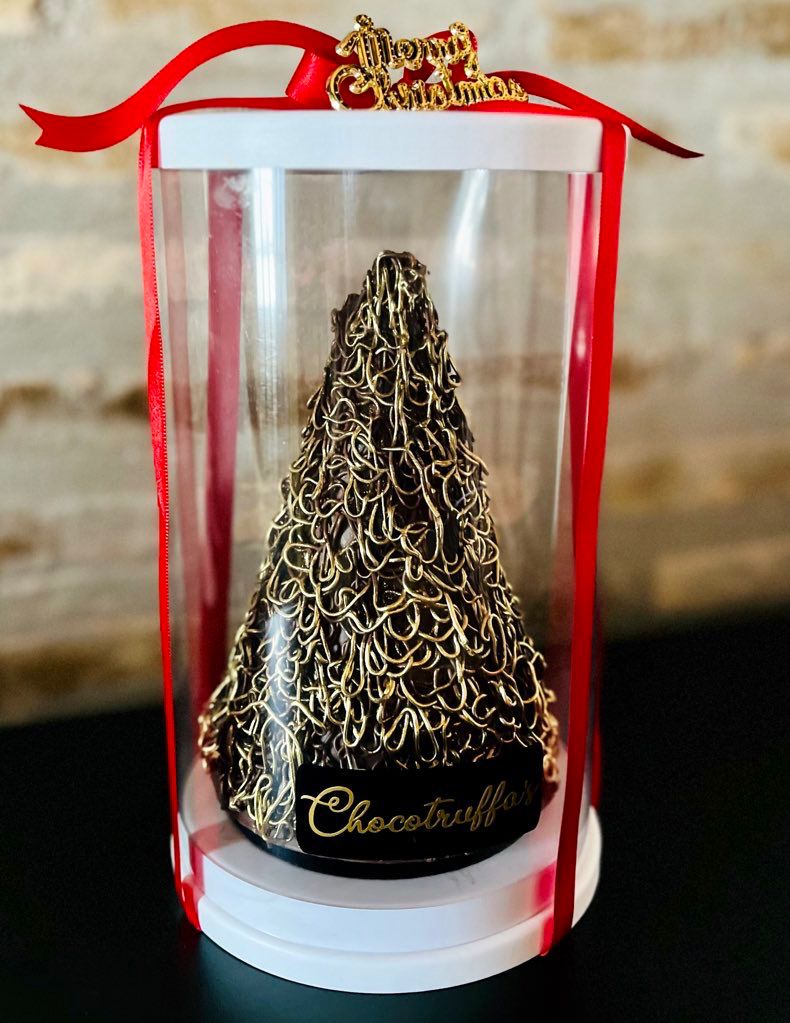 Este arbolito 🌲 es 100% chocolate🍫, desde las raíces hasta la última hojita de la copa del árbol,contame, con quién lo compartirias..(? 

Para ganarte uno igual solo tenés que;
🌲Seguirme
🍫RT a esta publicación

Sabremos quién es el ganador el 24/12 a las 18:00hs 🌲🍫 Jo jo jo