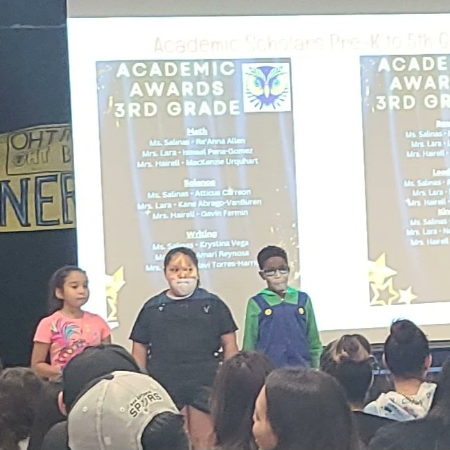 taranmoore43's tweet photo. So proud of Malachi! He received Reading and Trustworthiness awards at school. He loves playing sports but education comes first. https://t.co/ABcQP3QHbX