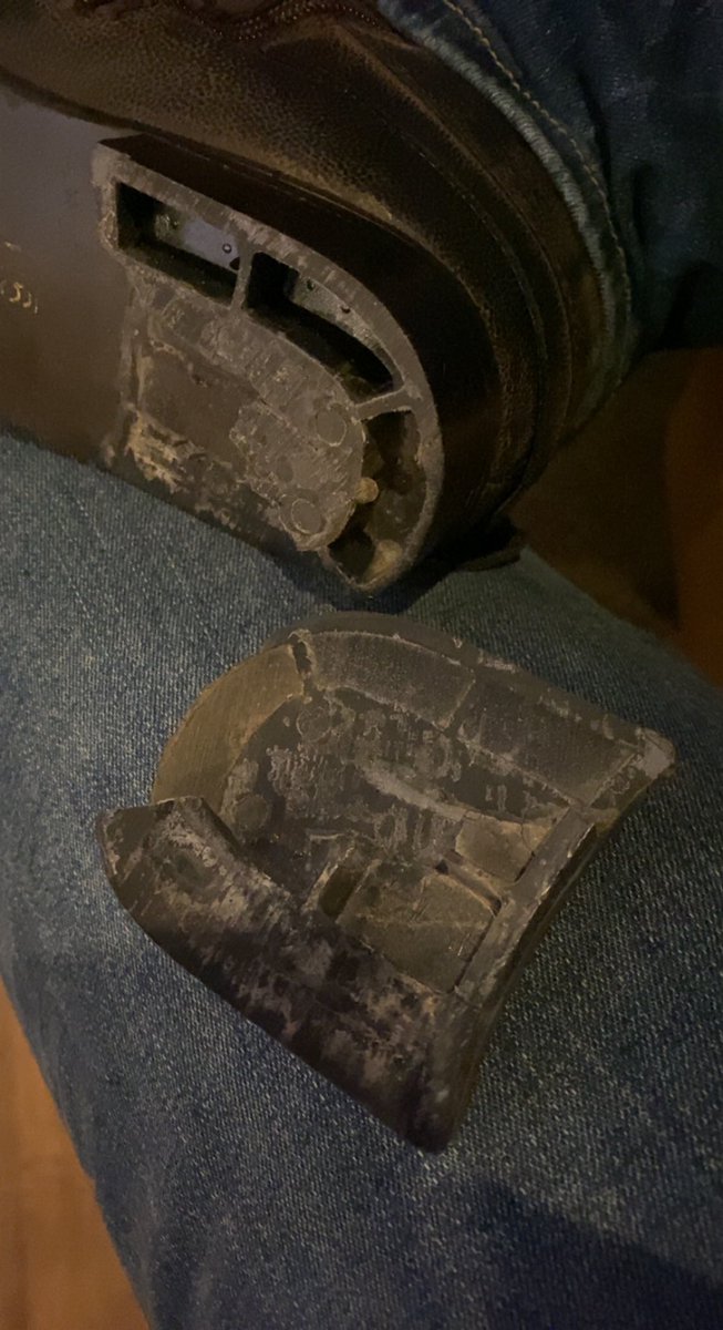 KristyBMac's tweet photo. There’s a boot down in #booth4 🤷♀️🤣 https://t.co/FsPIqLjEGa