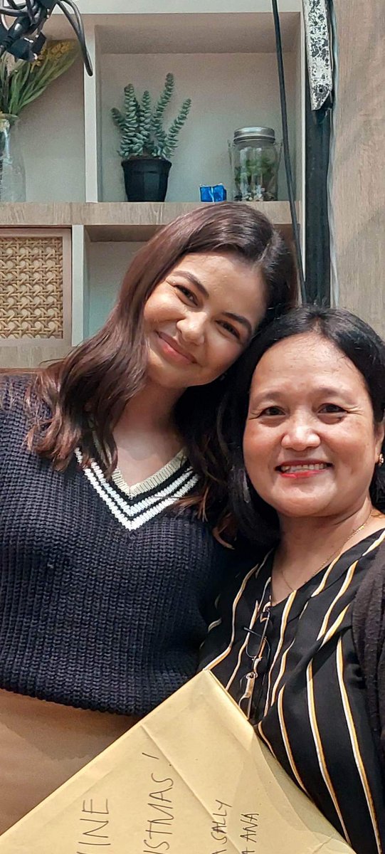 solidpaunine1's tweet photo. Wow ...One Fine night with @janinegutierrez with Sp members @sallygogelacio @PascoEvangeline gemmalopez at Kuya J 👏😍😘❤️
#OneFineNight https://t.co/GHuChJPTiA