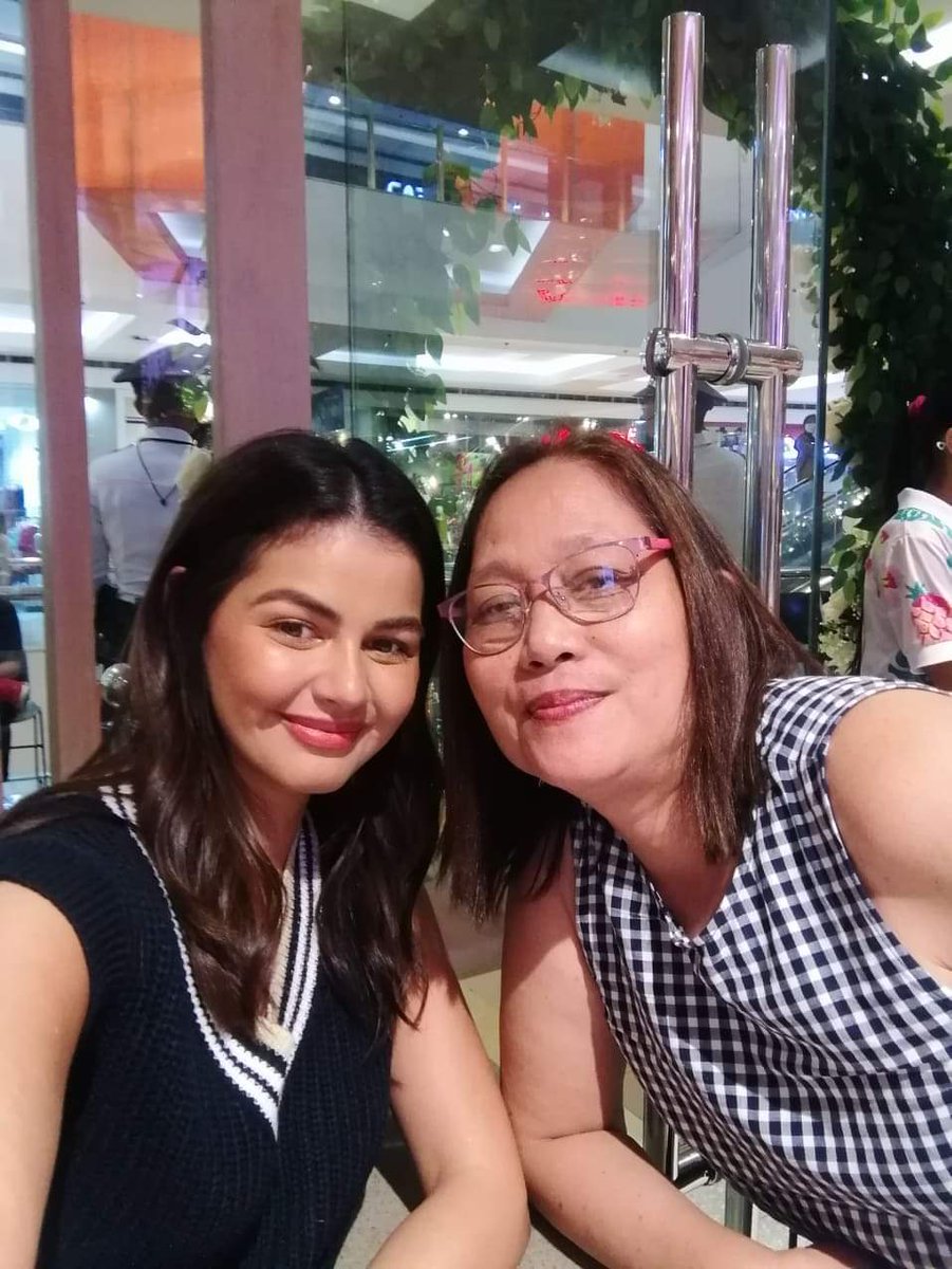 solidpaunine1's tweet photo. Wow ...One Fine night with @janinegutierrez with Sp members @sallygogelacio @PascoEvangeline gemmalopez at Kuya J 👏😍😘❤️
#OneFineNight https://t.co/GHuChJPTiA