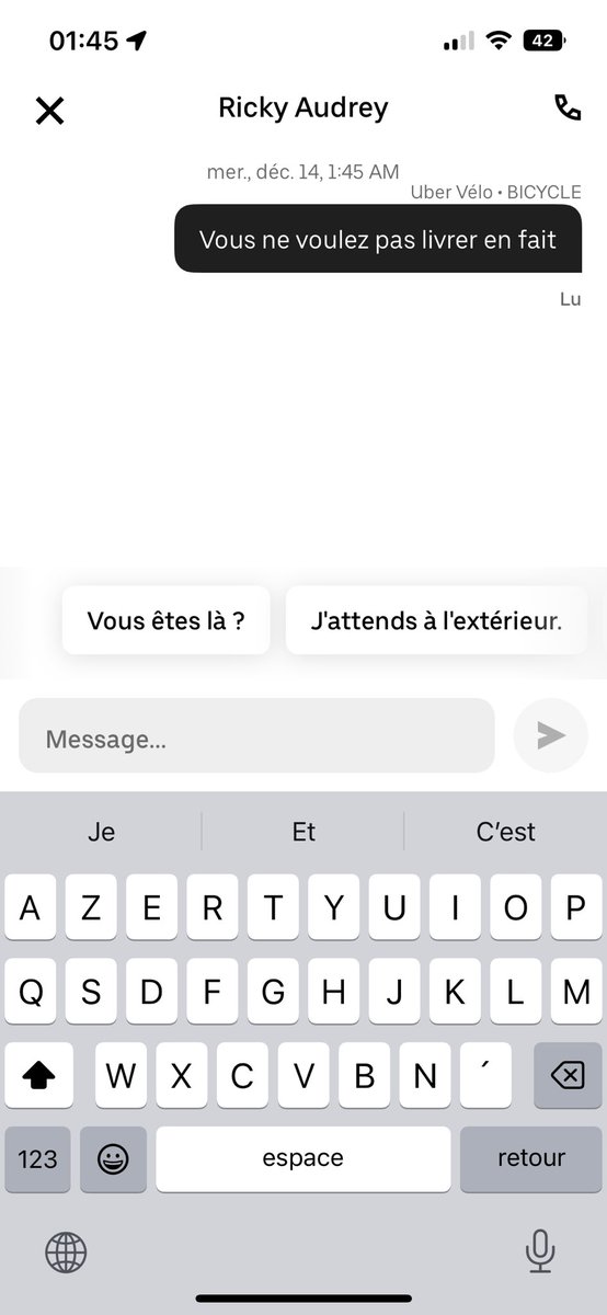 Nerpiie's tweet photo. @ubereats_fr on en parle du livreur qui reste sur place plus de 30 minutes mais qui refuse de nous livrer ? https://t.co/3wtPkGn8bx