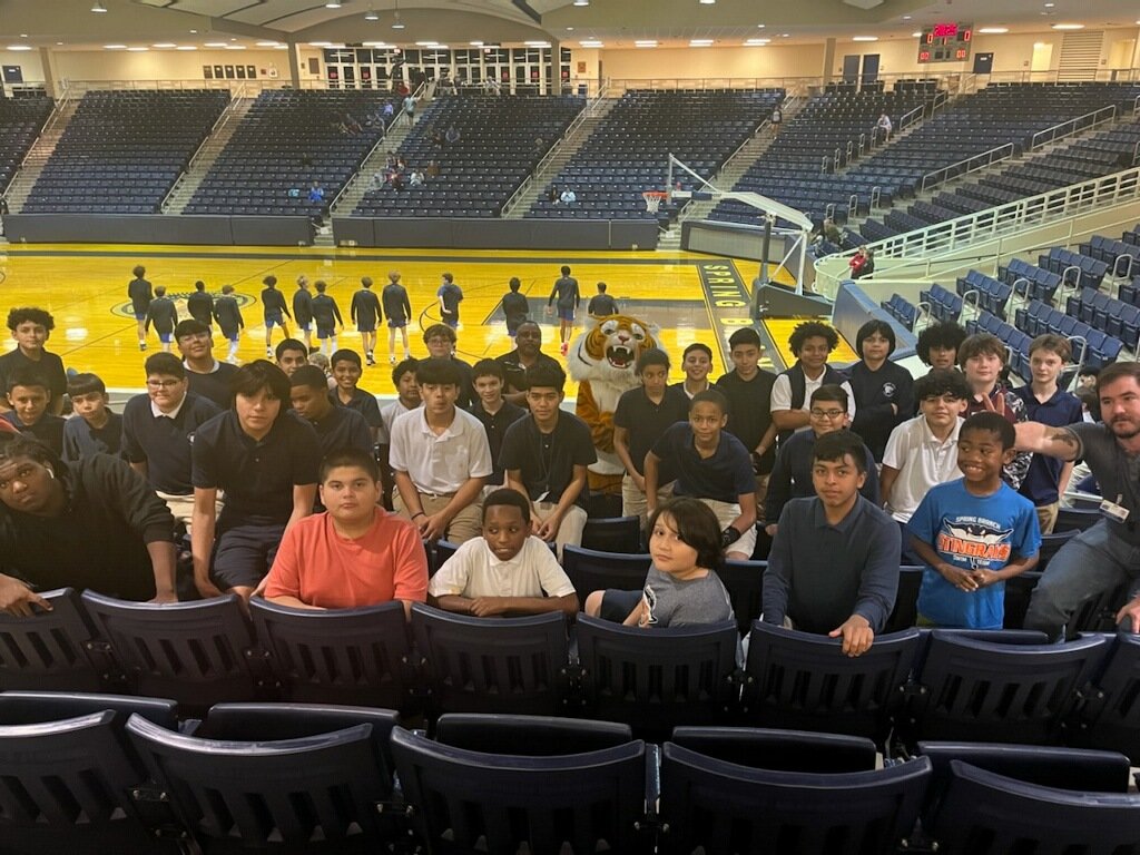 SpringOaksSBISD's tweet image. We basketball coaches took our Pathers to watch SWHS at The Don Coleman Coliseum. Advance Movers also.