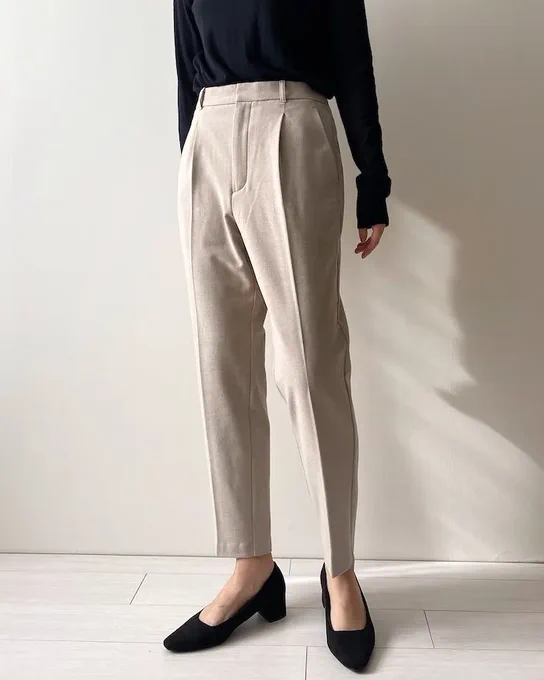 【GU】体型カバーの天才じゃん…!1990円の「美脚パンツ」ぽっこりお腹をカバーしてくれて嬉しい〜!の「テーパードパンツ」が優秀!太ももやぽっこりお腹をカバーしてくれて、体型をすっきり見せてくれるのお仕事シーンからプライベートまで活躍してくれまるよ! 