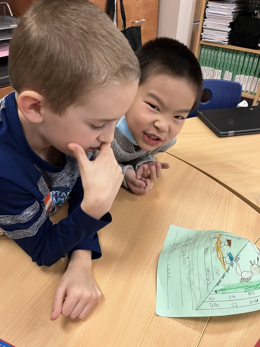 Kinders researched a pet and identified what their pet needs during their #BCPSmyview unit 2 project based inquiry. Students enjoyed sharing their knowledge with our Buddy class @HoneygoElem @BCPS_ELA