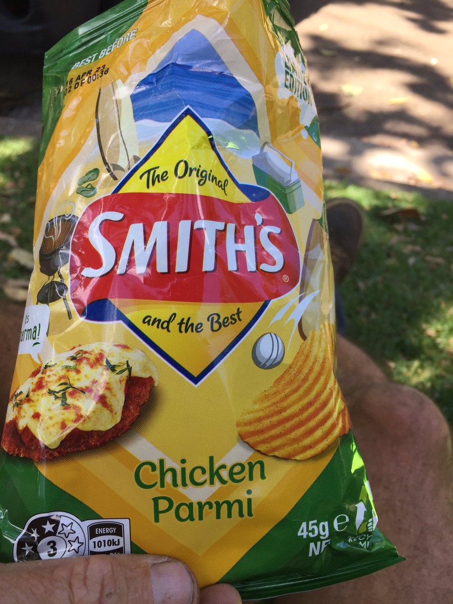itstonz's tweet photo. Do the taste like a #chickenparmigiana ? Nope! At a stretch they taste like very weak chicken stock with 2 week old parsley mixed it. #chips #flavourless @smithschips https://t.co/OiDNj9vNYB
