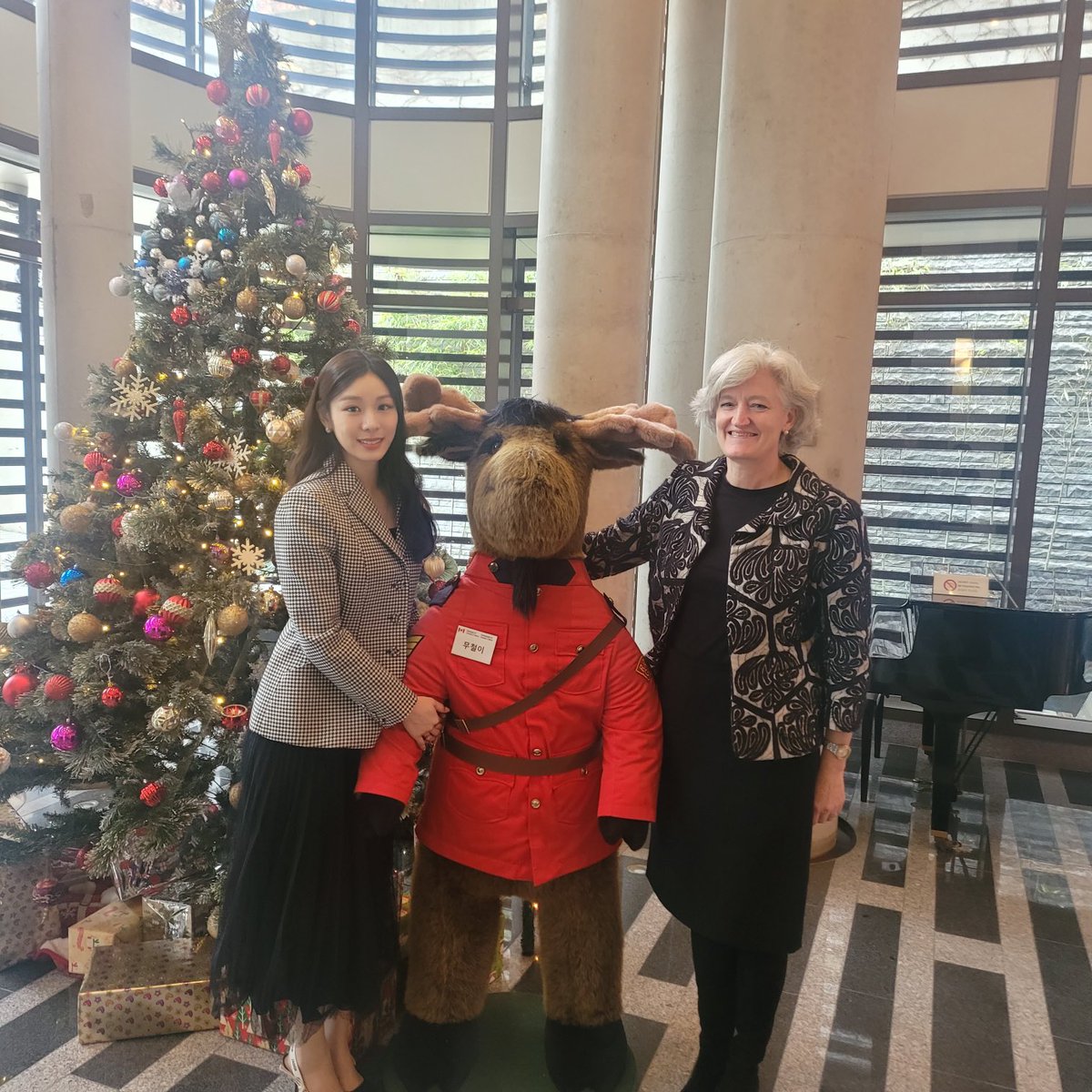 Pinching myself! Beau cadeau de Noël!  Thank you Yuna Kim for graciously accepting to be an Ambassador for the 60th Anniversary of Canada-Korea relations.  L’année s’annonce belle.  #StrongerTogether #Plusfortsensemble #60yearsyoung ⁦<a href="/CanEmbKorea/">Canada in Korea</a>⁩ ⁦<a href="/AmbCanCoree/">Canada en Corée</a>⁩