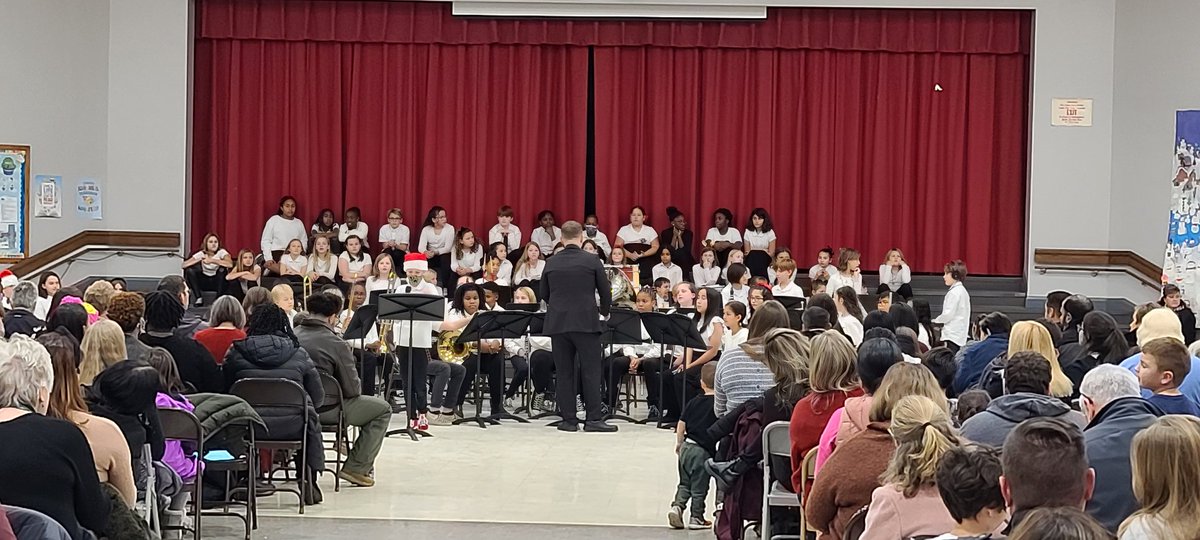 CrftMeadowsAACP's tweet photo. WE have the most MARVELOUS MUSICAL MUSTANGS! Thank You Ms. Davis, Mr. Nicholas, Band & Chorus for an evening of holiday music. πΆπΌπ΅ #MusicalMustangs π https://t.co/lMmPxGnlQd