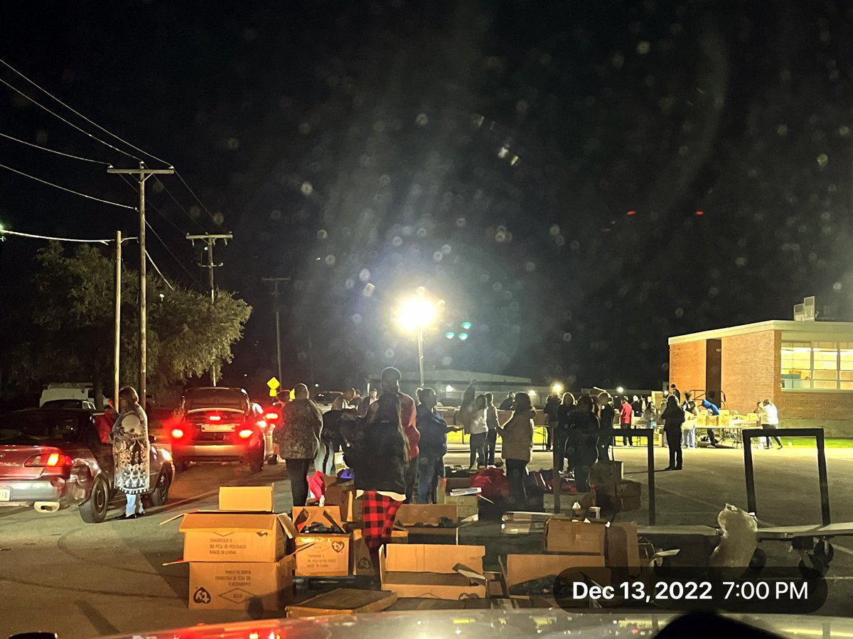 marct4713's tweet photo. Noche de Navidad tonight in GP. Helping give 250-300 families food to fix their Christmas meals. #HACE #GPISD #GPPD https://t.co/tpcV9EefT1