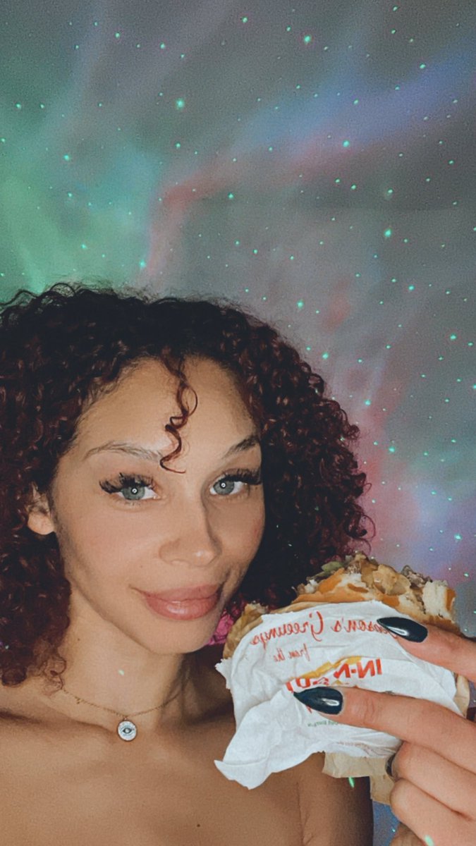 caramelkittee's tweet photo. In-n-out in outer space 🛸 https://t.co/JdvWUeaeS3