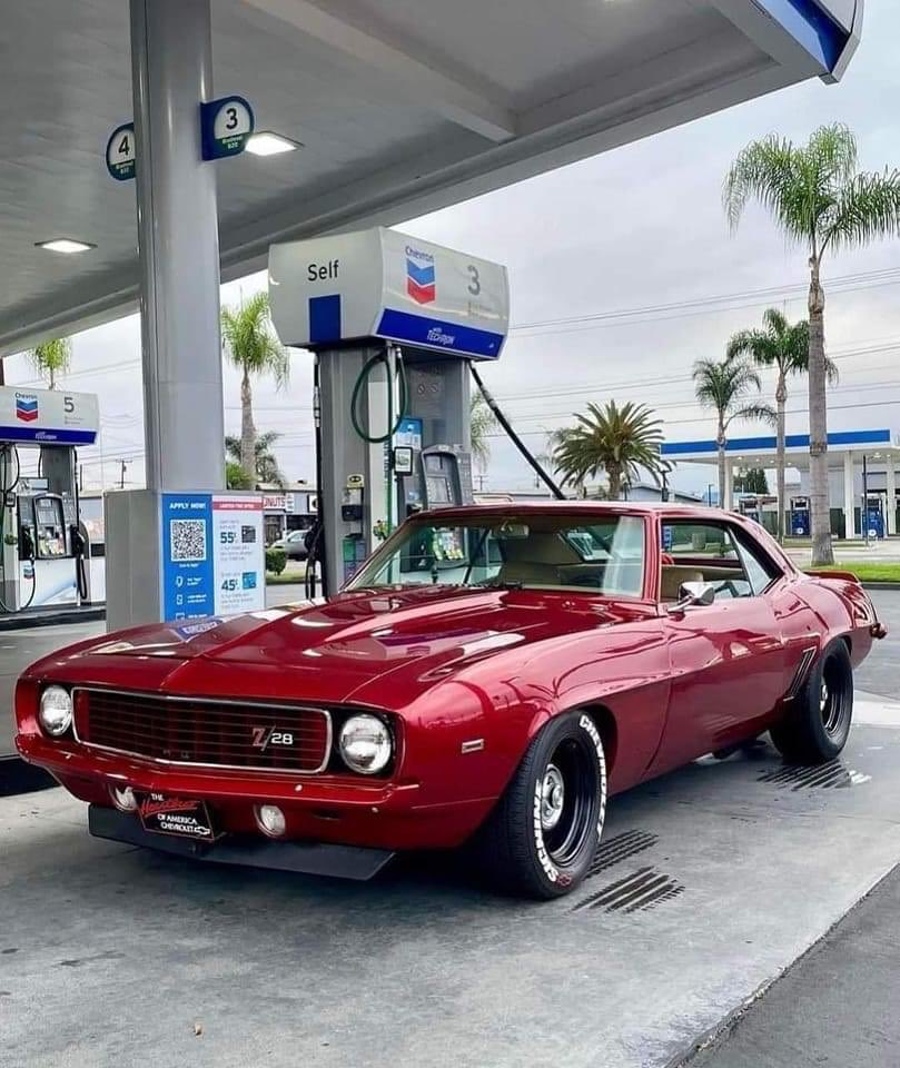 DinoKasamis's tweet photo. Awesome customized 69 Camaro Z/28… https://t.co/vdGufI6477