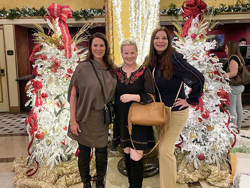 thekellywgroup's tweet photo. There's always a reason to celebrate the wonderful members of our team at The Kelly Waltemath Group - enjoying a Christmas lunch with Michelle Grubbs and Michelle Desselle! Happy Holidays to All!  @westbankliving   https://t.co/l3K9D6cA9C https://t.co/WL817XoWaD