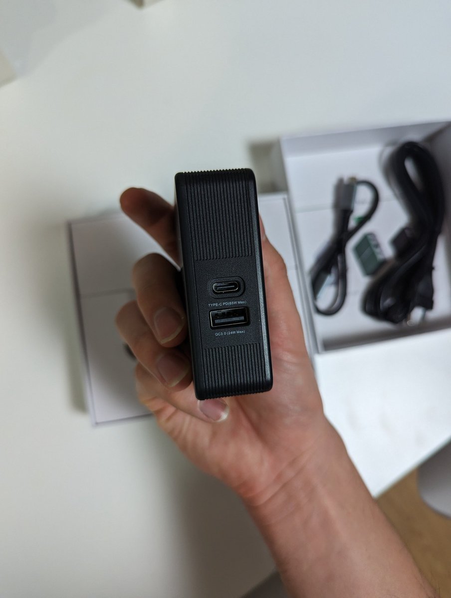 HoYoungWonYT's tweet photo. Excited to try this out! This is the Kwumsy Power Hub PH1 and it packs a ton for any home setup:
- 1x USB-C 65W PD
- 1x USB-C 60W PD 
- 1x USB-A 18W PD
- 1x USB-A 480Mbps
- 1x HDMI 4K30Hz
- 1x Ethernet 100Mb

Link: https://t.co/srgm1mjhXG

#KwumsyPH1 #Kwumsy #Ad https://t.co/bPJr6CS5DN