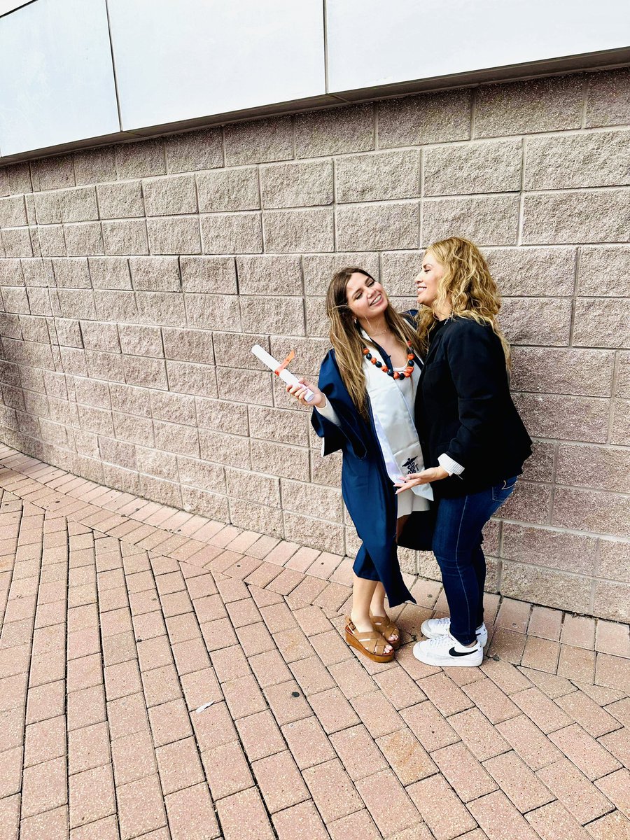Alexxxxx04's tweet photo. momma, I made it!! 🍾 so so so happy for this huge accomplishment as a first gen student &amp; coming from a single parent household. My mom never got to graduate high school or college so this degree is for us 🫶🏼 #utsagrad2022 https://t.co/RUJFp7EZ7r