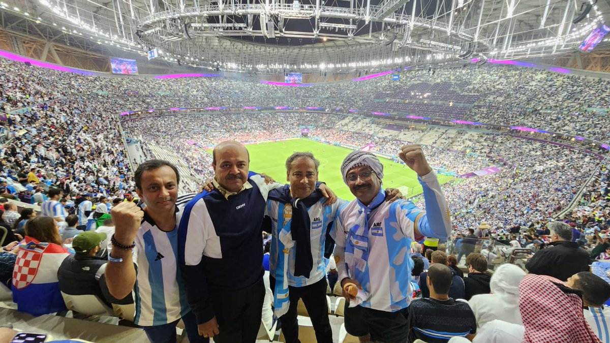 jagdishmitra's tweet photo. Dream Big ...lucky to have watched  the beautiful game and it's most beautiful sculptor ..@TeamMessi @qatar @FIFAWorldCup https://t.co/Wnfx4m1uBG