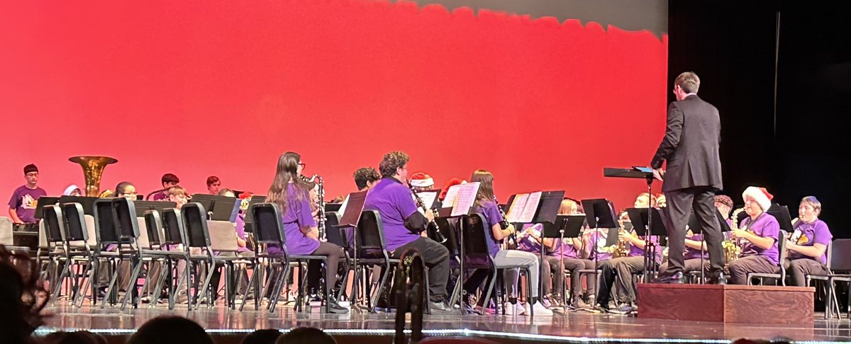 MikeWileyMCSBD's tweet photo. Congrats to @MaumeeBands 6th, 7th, 8th, and HS bands for an entertaining evening. https://t.co/slDhGl9k1D