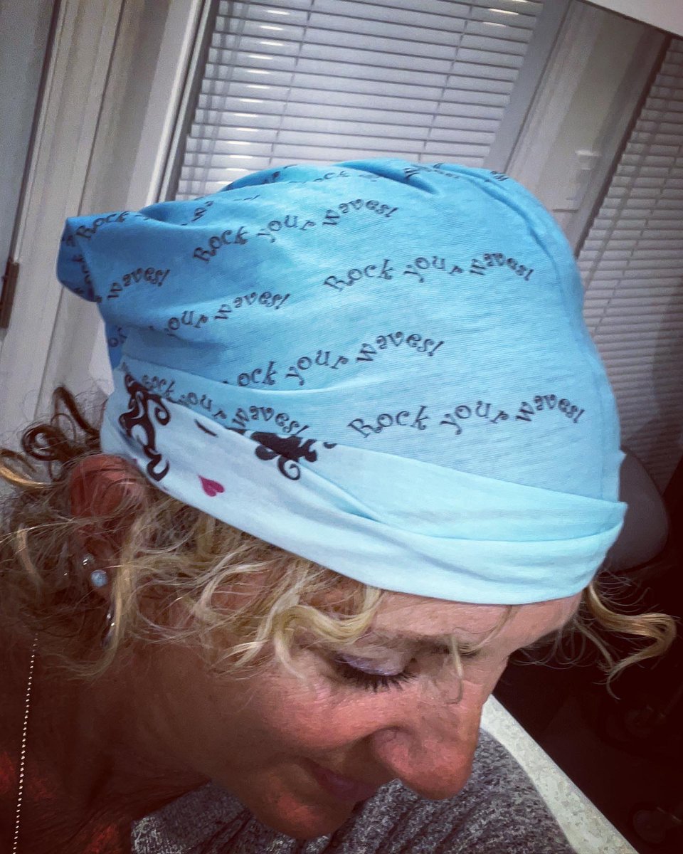 curlexpert's tweet photo. Hate hat head frizz? Use our hair tube under any hat to stop hat fibres that cause frizz! #besthaircare #hairtips #winterhairhacks #hairtipsandtricks https://t.co/4s4HWfPk6W