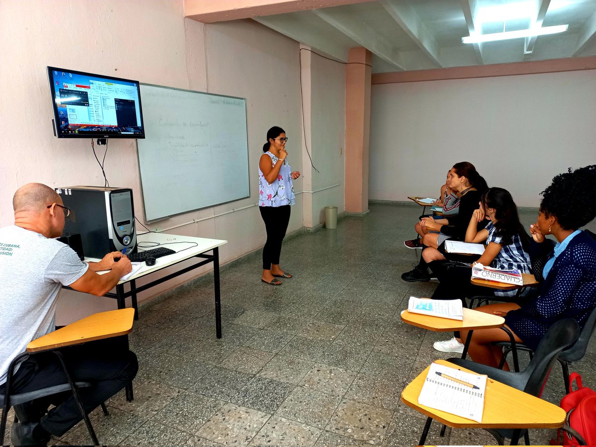 Hoy fui al <a href="/CendSordos/">CENDSOR 🇨🇺</a>, a la clase de interpret. de lengua de señas cubana🇨🇺 del Prof. Abrahán Pérez (Univ.Habana). Es un orgullo ver que mi tesis doctoral se aplica en otras partes del mundo para la formación de ILS. Gracias!😃 <a href="/GRILES_UVigo/">GRILES</a> <a href="/gradoLSE_URJC/">Grado LSE URJC</a> <a href="/ASOLSE_URJC/">ASOLSE</a> <a href="/CNLSE/">CNLSE</a>