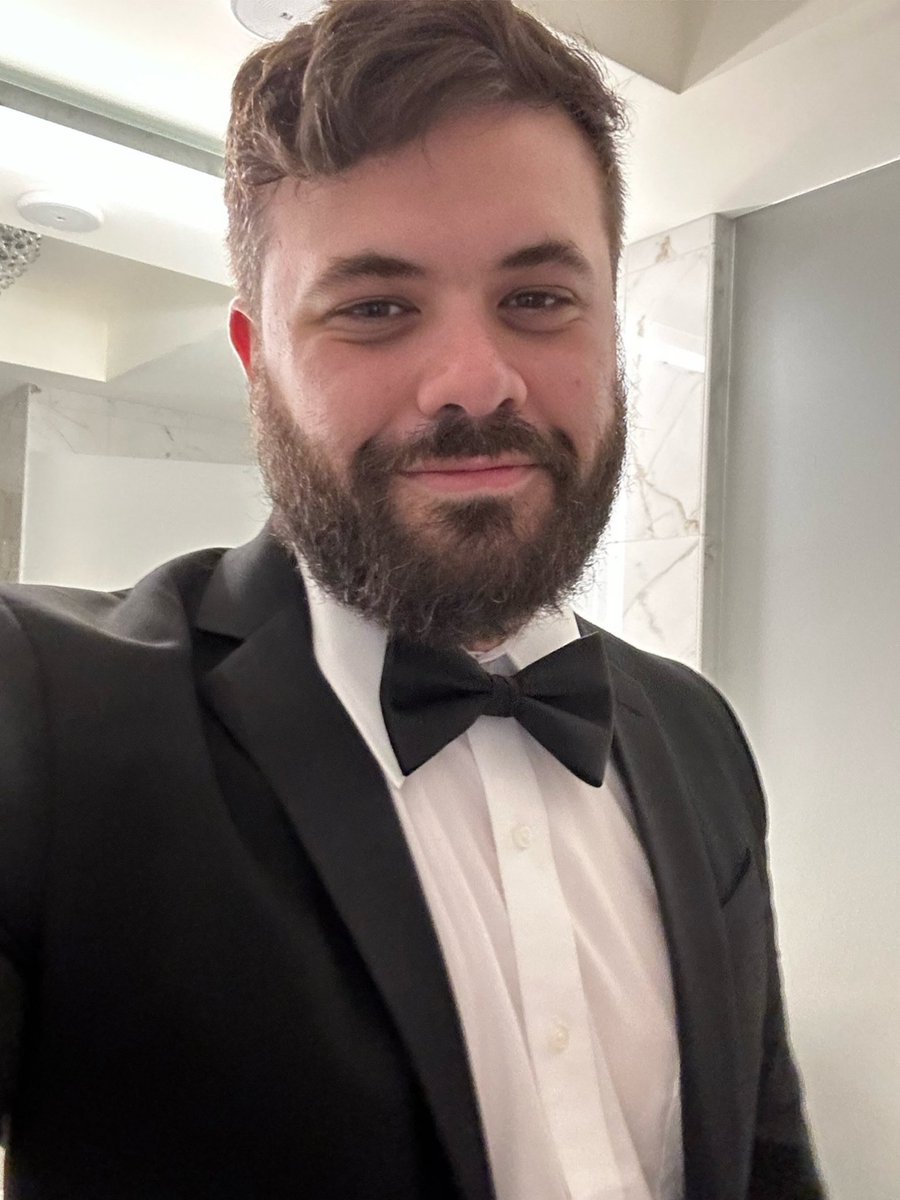 LiquidHbox's tweet image. I get to look nice once a year
#EsportsAwards
