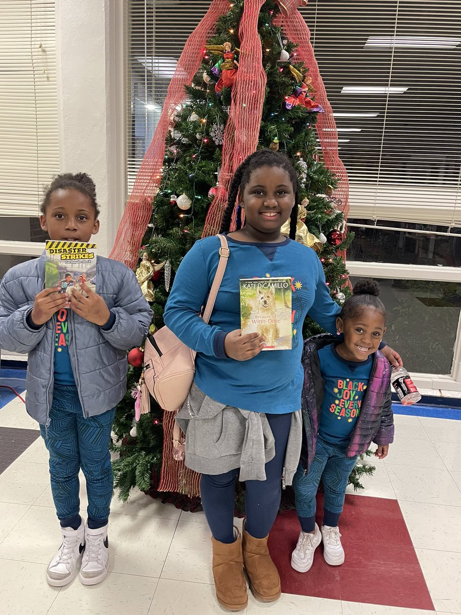 Central_ElemSc's tweet photo. We are having a blast at Great Night of Reading ! @DuncanvilleISD https://t.co/CHZeMLNMhA