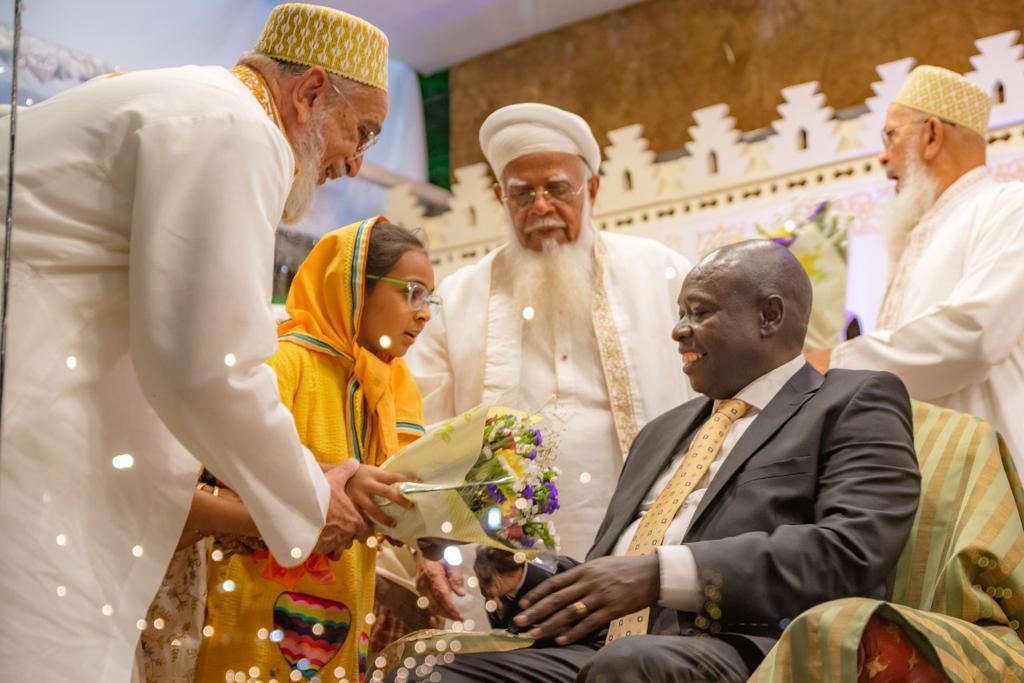 Bohras_EAfrica's tweet photo. We’re delighted to have hosted Vice President H.E. @rigathi for a celebratory programme at Saifee Park, Nairobi.
We’re also grateful to President H.E. @WilliamsRuto for presenting the ‘Order of the Golden Heart’ honour to Syedna Mufaddal Saifuddin https://t.co/yzNJ5cPQAe