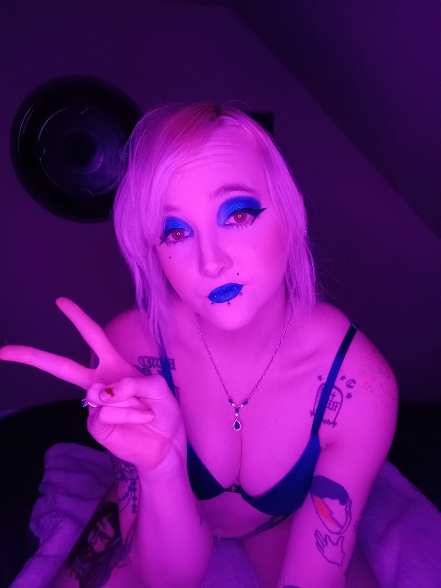 ms_aliceanarchy's tweet photo. Feeling blue but not in a bad way 
#onlyfans #onlyfansgirl #NSFW #lingerie #gothgirl #alternative #sellingcontnet #sellingcheapcontent https://t.co/c4mmDX9S3C