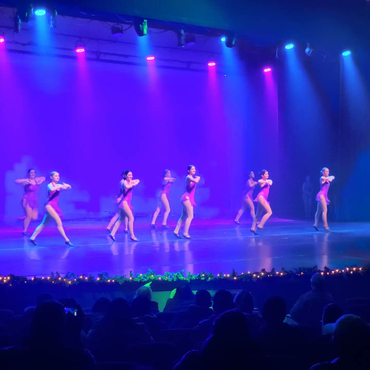 SandburgHS's tweet image. Dance Showcase - Hoops - PEOPEL crew! You name it...it&apos;s happening here at CS! @coach_robes @ms_carlson1208 @Janineneno @SandburgHoops @CSEaglesHoops