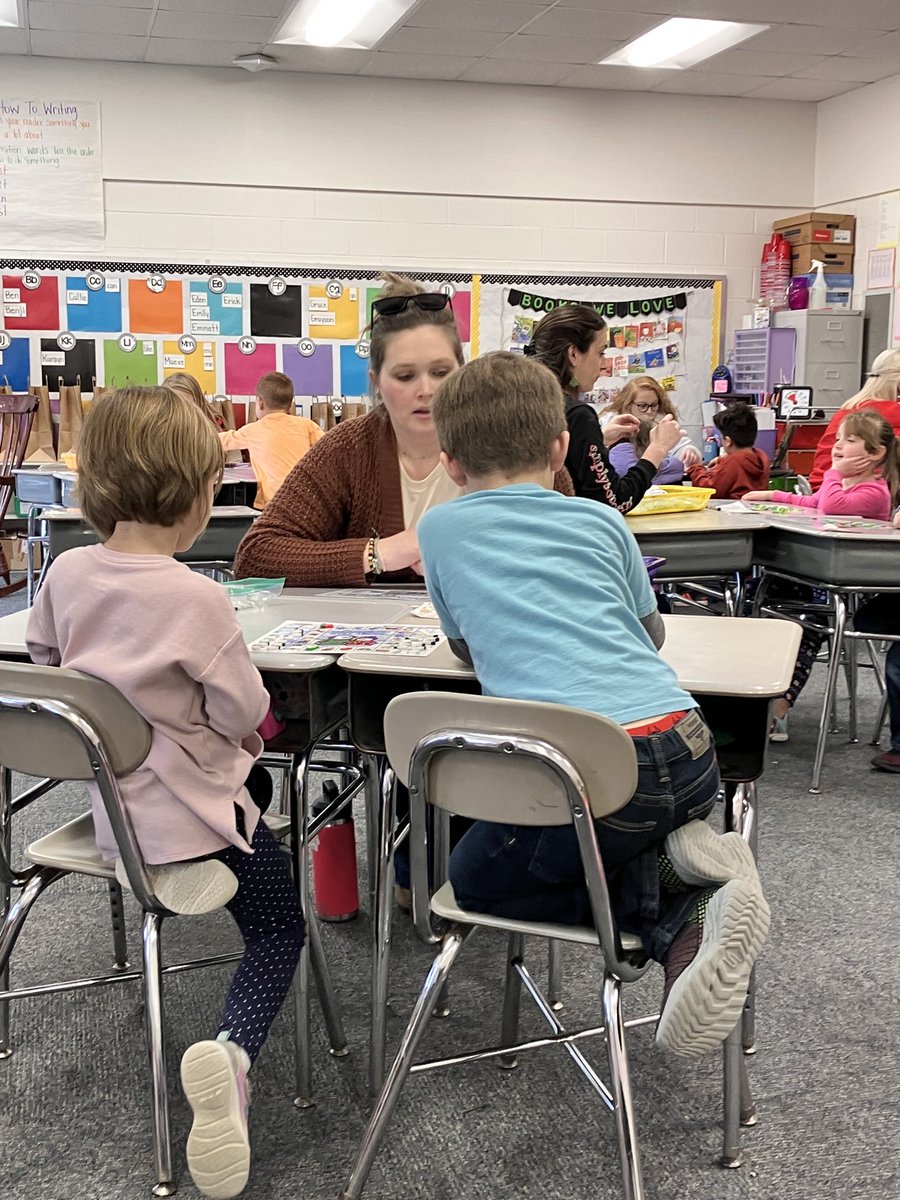 mrsbrownskclass's tweet photo. Celebrating our upcoming winter break by showing off our brain power to our families with Winter Academic Centers. Thank you to all the parents that came out and made today possible 💙 https://t.co/NAQU4f6EWh