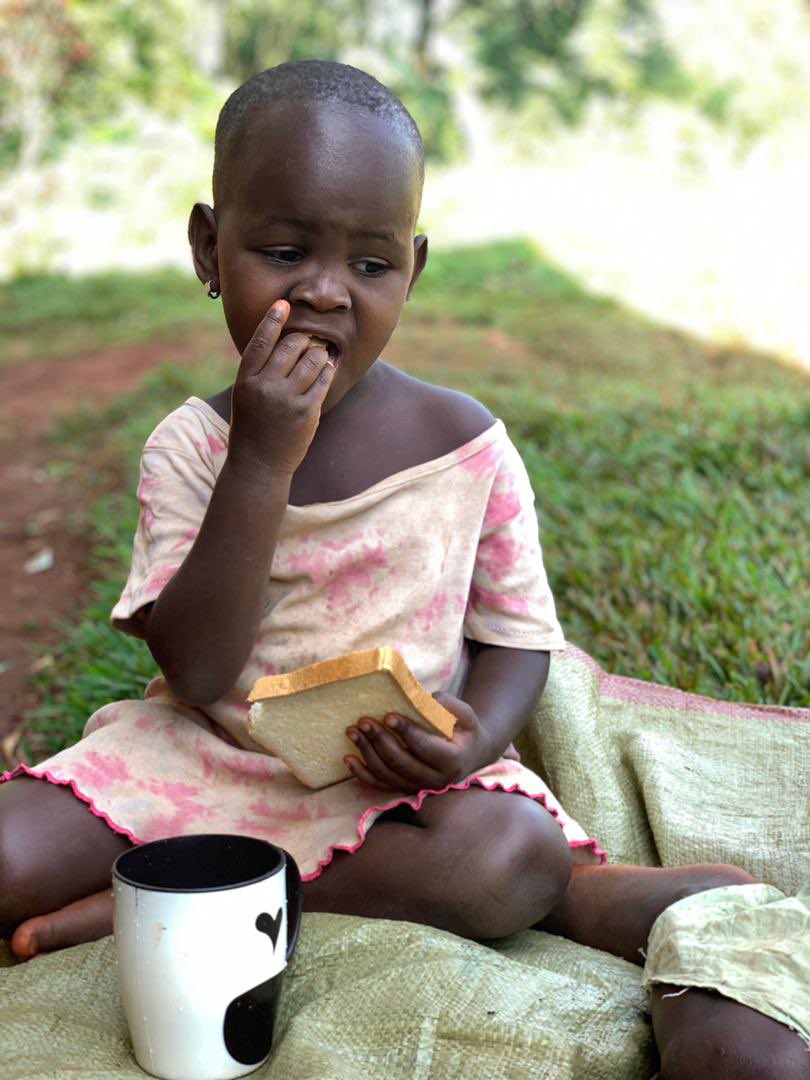 GHeartsug's tweet photo. Make a donation this Christmas season for at $15 to feed an orphan @GHeartsug https://t.co/VOqVv3IHOJ