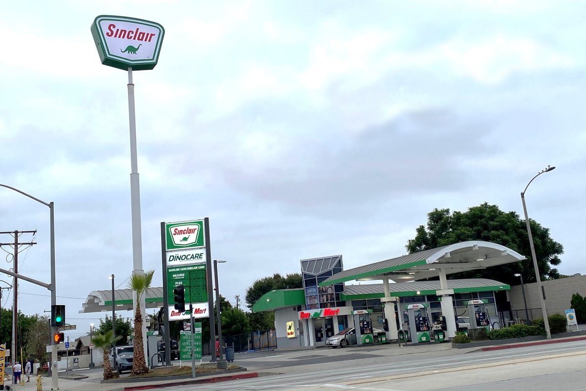 📍3266 Santa Anita Ave
El Monte, CA 91733

#transformation #trendytuesday #sinclairoil #sinclairdino #gasstation #fuel #sinclair #dino #dinosaur #california