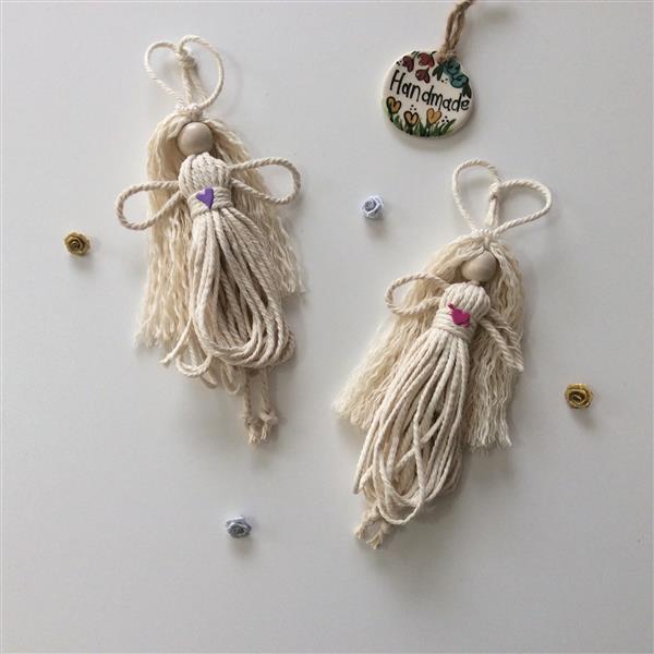 MacrameCraftSA's tweet image. Meet angel Evangeline &quot;the bearer of good news&quot; (Gk). She is super cute with all-natural cord and a lovely heart shape on her sash.
These are available on my website in the &quot;Seasonal Sensations&quot; collection.
#christmasdecorations #angel #macramelove #localbusiness #smallbusiness