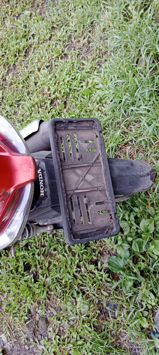 lanichan87's tweet photo. Telah kehilangan plat nomer motor, bagi yg nemuin tolong balikin😭 hilangnya di daerah soekarno hatta atau samsat atau marga cinta 🙏 https://t.co/N41aSXecQ8