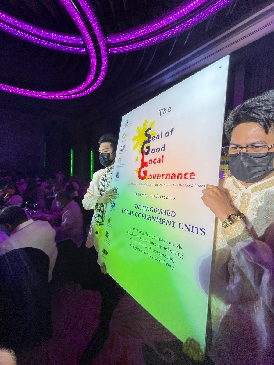 ABSCBNNews's tweet photo. Interior Sec. Benhur Abalos and executive Sec. Lucas Bersamin lead the awarding of the Seal of Good Local Governance for 2022 to over 350 provinces and local government units. | via @anjo_bagaoisan https://t.co/PIb5Hou7Pg