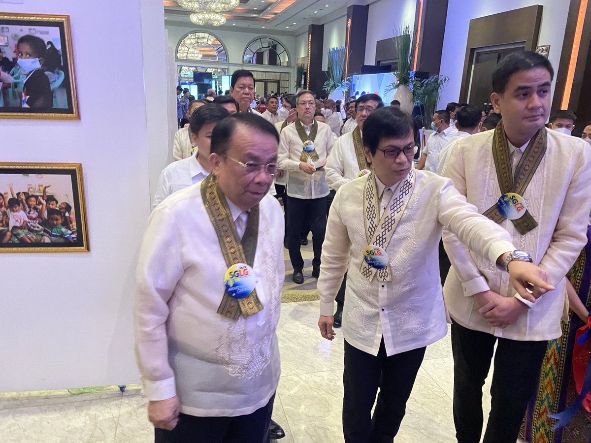 ABSCBNNews's tweet photo. Interior Sec. Benhur Abalos and executive Sec. Lucas Bersamin lead the awarding of the Seal of Good Local Governance for 2022 to over 350 provinces and local government units. | via @anjo_bagaoisan https://t.co/PIb5Hou7Pg