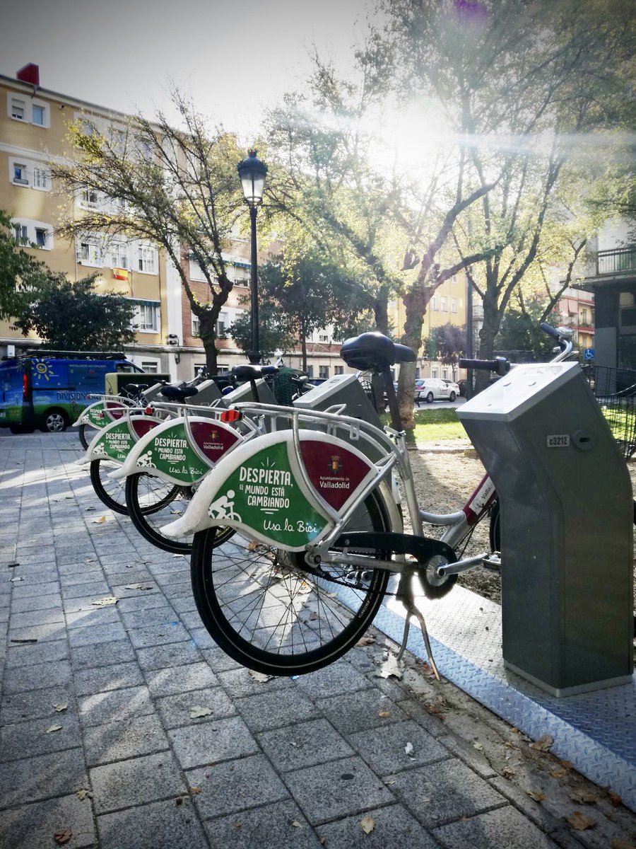 Vallabici's tweet photo. 👉 ¿Qué debo hacer si quiero devolver mi #bici 🚲  y me encuentro con la parada de llena?
Llama a nuestro teléfono 📞 de contacto:
✅ Nosotros nos ocupamos de tu bici.
✅ Cerramos tu préstamo para evitar posibles sanciones por exceso de uso y demás costes extras

☎️ 674 211 842 https://t.co/a281CdF2rd