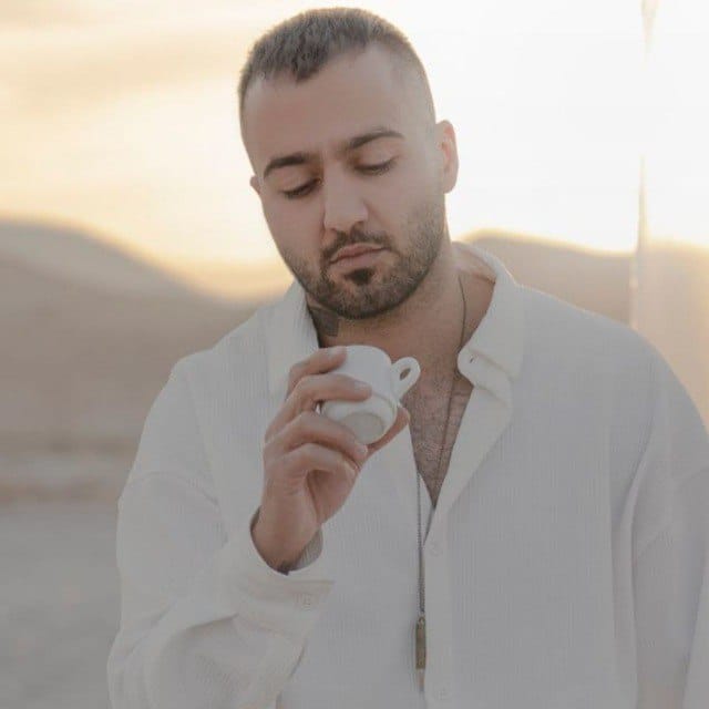 Why did I become the political sponsor of #ToomajSalehi? Toomaj gives the answer himself: "If you saw the pain of the people, but you closed your eye, you are an accomplice". Toomaj never closed his eyes. Neither should we. That's why we keep fighting for him. #FreeToomajSalehi