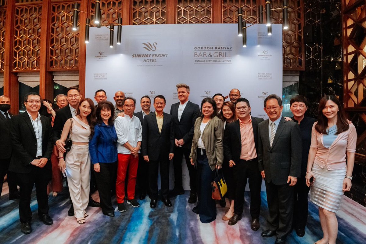 elee618's tweet image. Amidst the busyness of work demands, hubs &amp;amp; I had a surprise midweek date night courtesy of @GordonRamsay &amp;amp; TS Jeffrey Cheah at @SunwayResHotel recently for the launch of his landmark Gordon Ramsay Bar &amp;amp; Grill in Kuala Lumpur at Sunway Resort. #soSoSOgood
facebook.com/10006377313191…