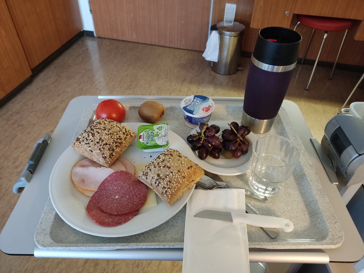 sasazatata's tweet photo. Das Frühstück hier ist immer der Kracher 🤤🥰 #Krankenhaus #AxPsAUpdate https://t.co/Co0tDWhKgB