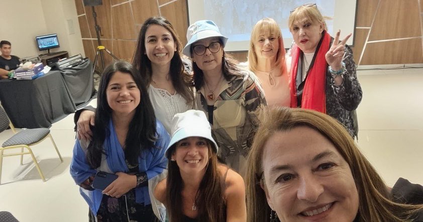 Con las Consejeras federales  y la Ministra <a href="/AyelenMazzina/">Aye Mazzina</a> festejamos y acompañamos a nuestra selección. VAMOS ARGENTINA 🇦🇷
