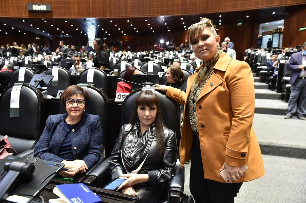 El día de hoy fueron votados y tomaron protesta los nuevos integrantes del SAT.
En <a href="/AccionNacional/">Acción Nacional</a> no estamos en contra de los nombramientos, lo que nos preocupa es qué hay cambios, pero sin rumbo y se gasta mucho en proyectos infructuosos.
#CambiemosMéxico #ResolvamosJuntos