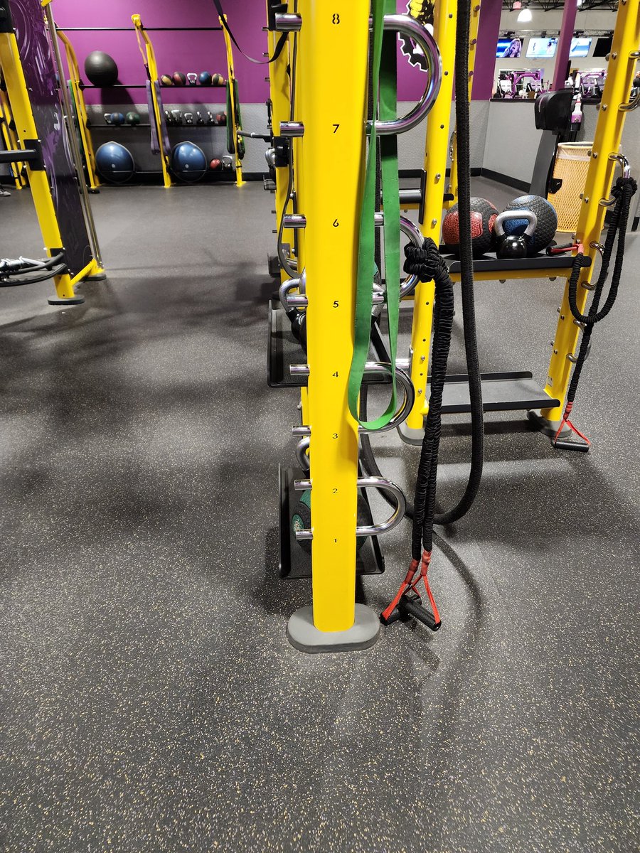 nyxual's tweet image. don't mind the kind of gym I'm at, but shit st least it's working. I'm so happy with myself now