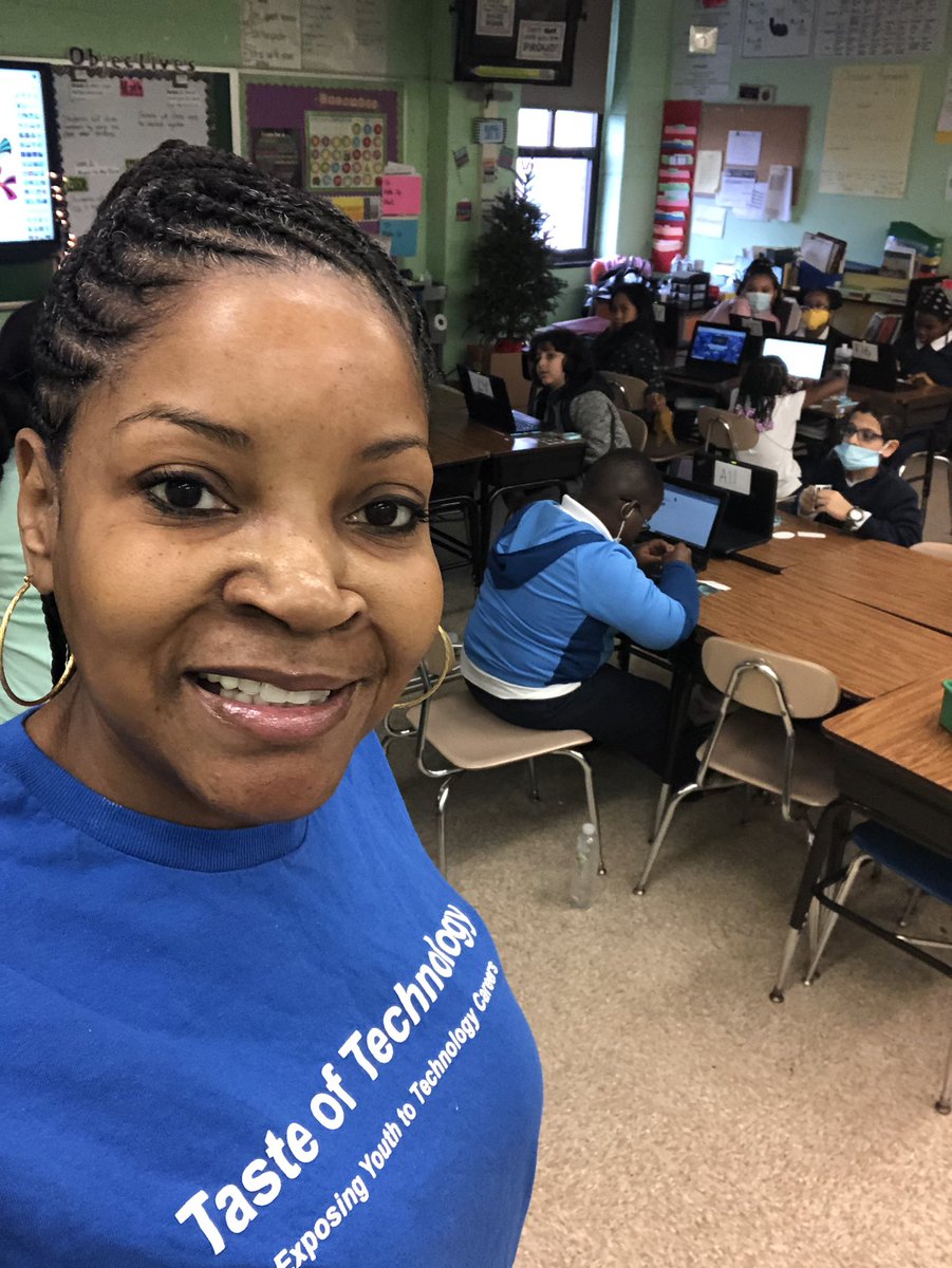 KenyattaPRucker's tweet image. Last week was awesome, celebrating #csedweek with the kids. They had #coding class, learned hw components in laptops and pcs and attended their first tech show. #tasteoftechnology