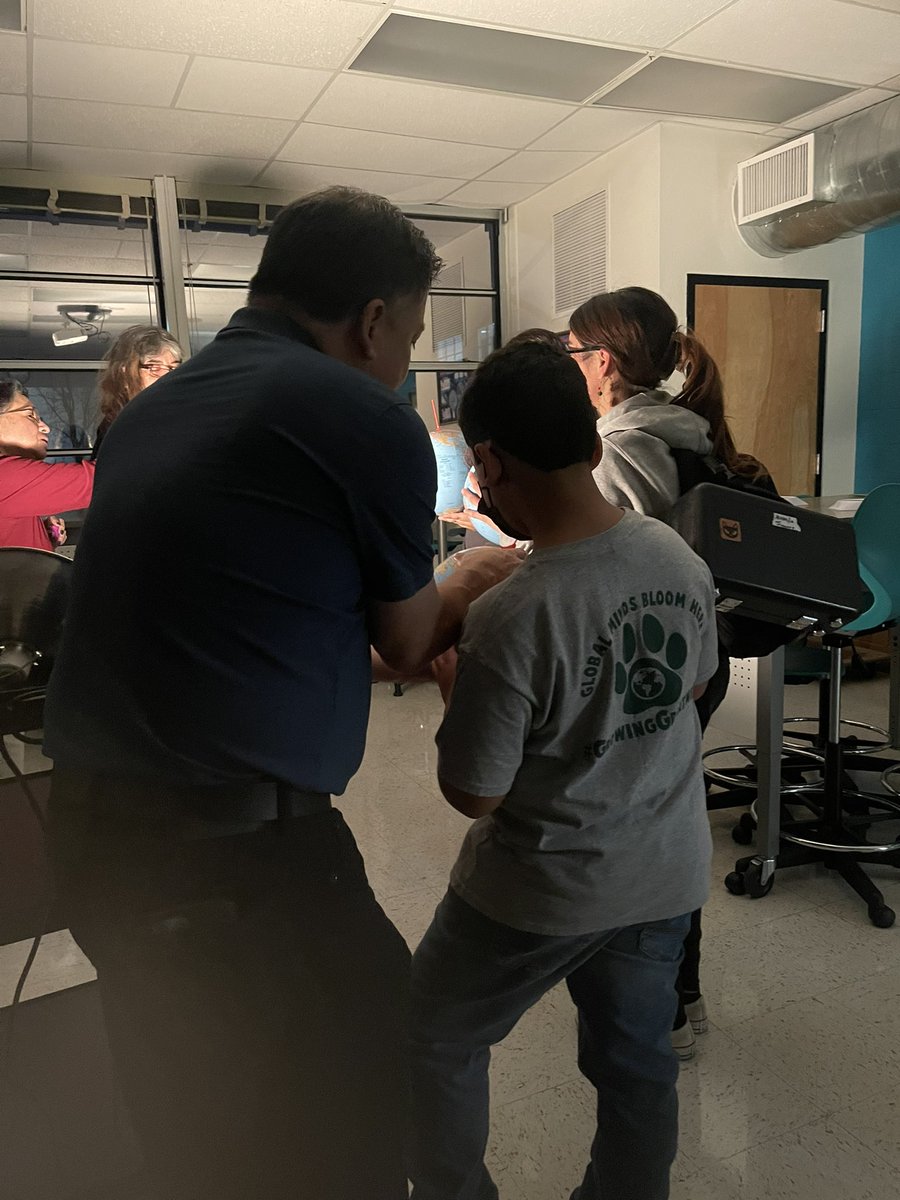 genevie79cr's tweet photo. Esai and I had a great time at Brentwood’s STEAM night! He walked away with several goodies, checked out the Robotics Club, and met Principal @csanchez8254. Thank you for a fun evening of learning, @Brentwood_STEAM! #Vikings #Future6thGrader #ProudBobcat https://t.co/0n1OZIjFT4